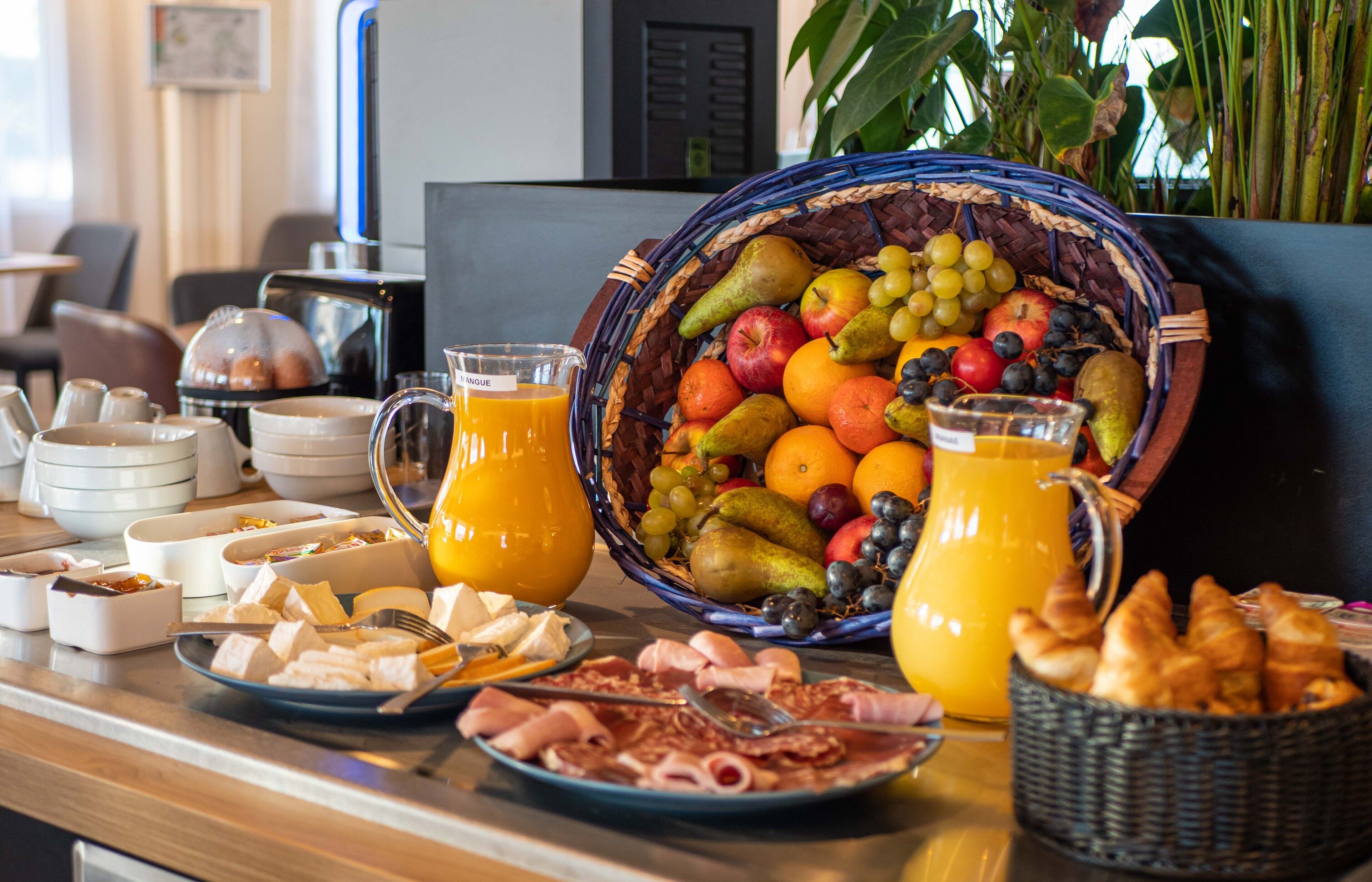 daily buffet breakfast (eur 11.00 per person)
