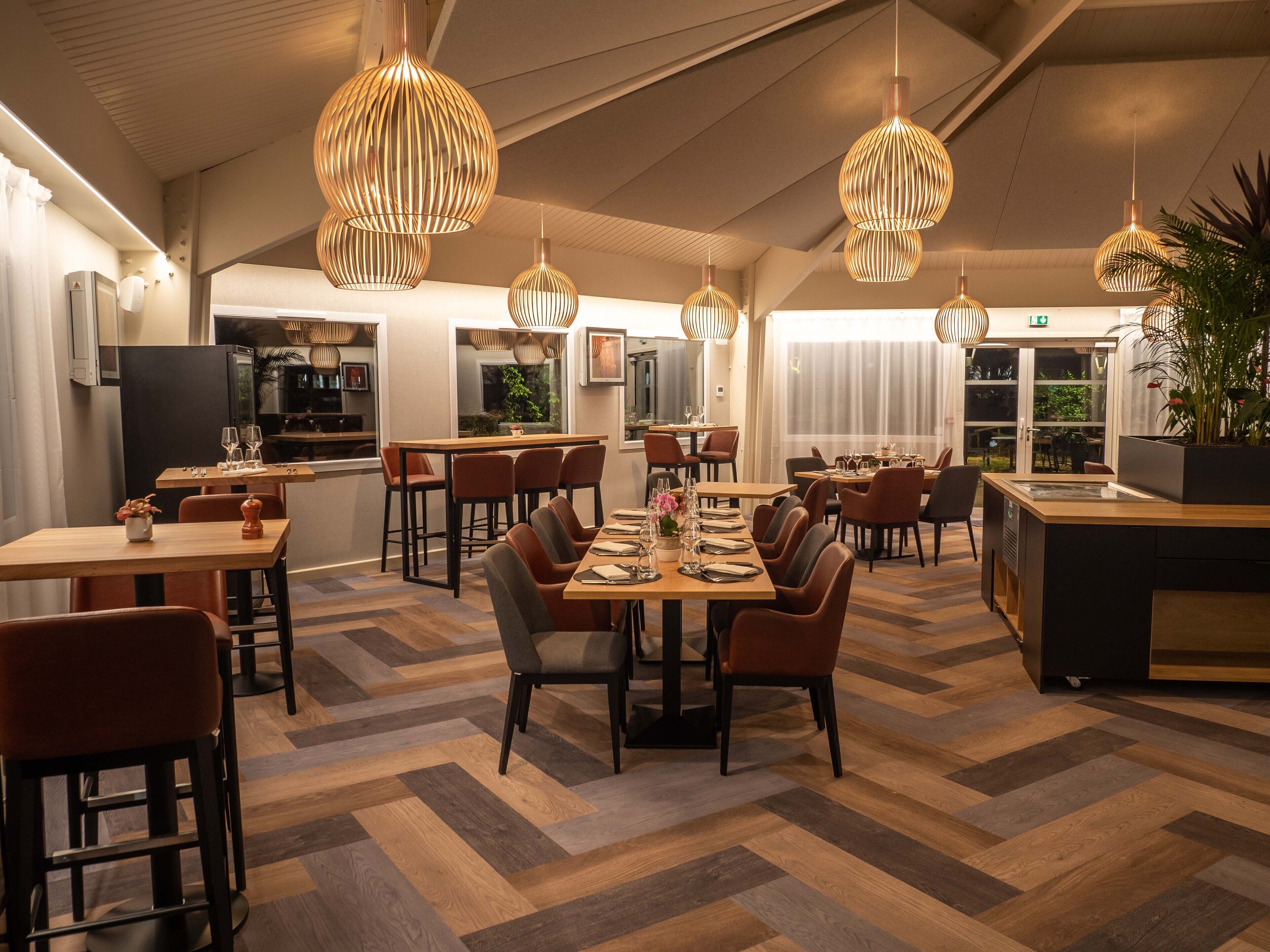 lunch and dinner served, french cuisine