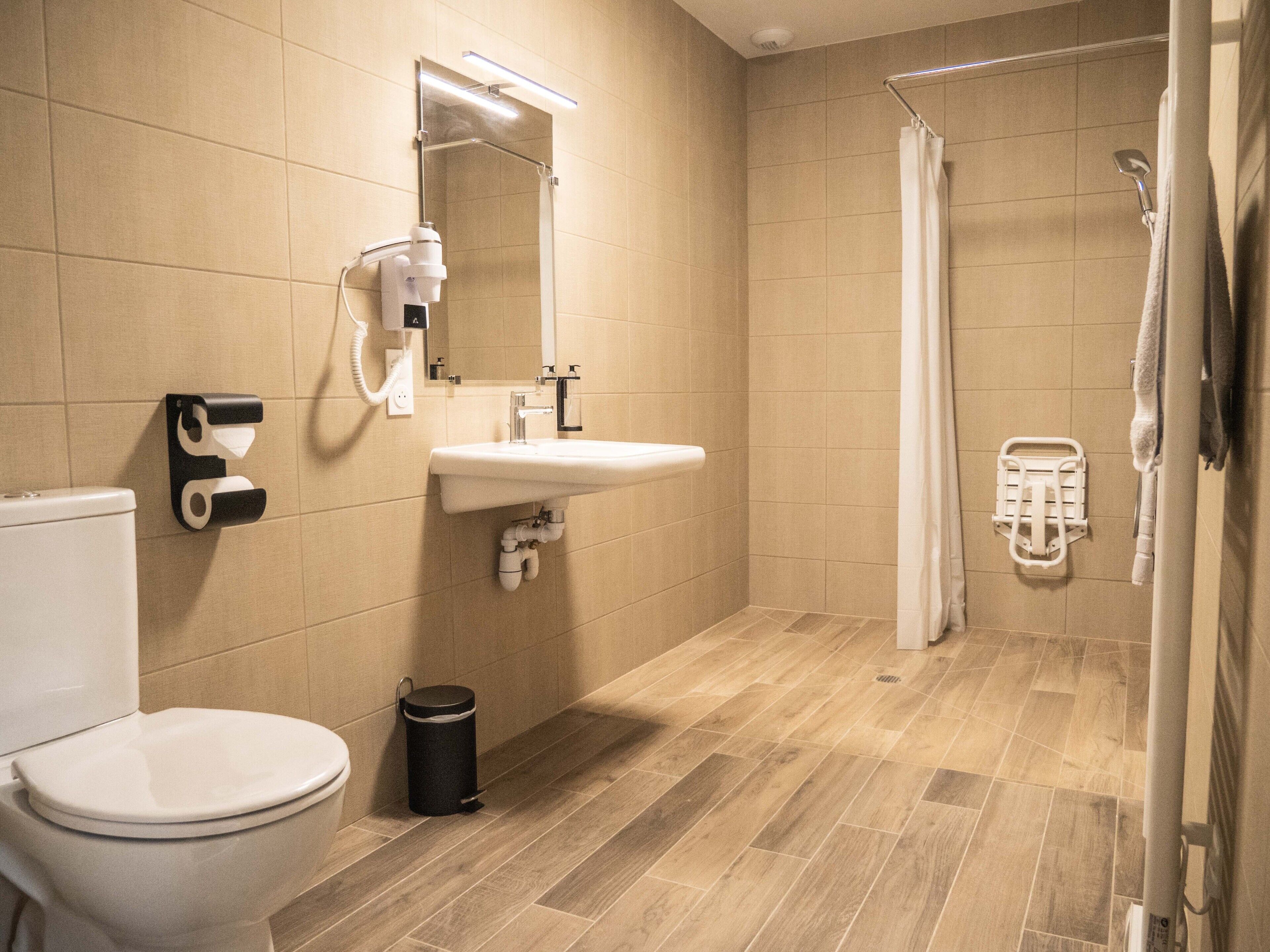 room accessible to people with reduced mobility - non smoking | bathroom | hair dryer, towels