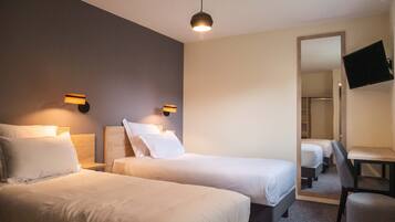 Twin Room | Desk, laptop workspace, soundproofing, free WiFi