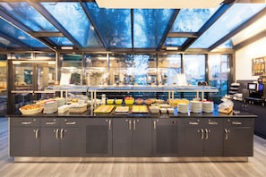 Free daily buffet breakfast