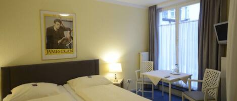 Individuell dekoriert, individuell eingerichtet, Schreibtisch