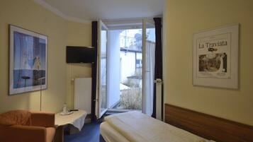 Individueel gedecoreerd, individueel gemeubileerd, een bureau