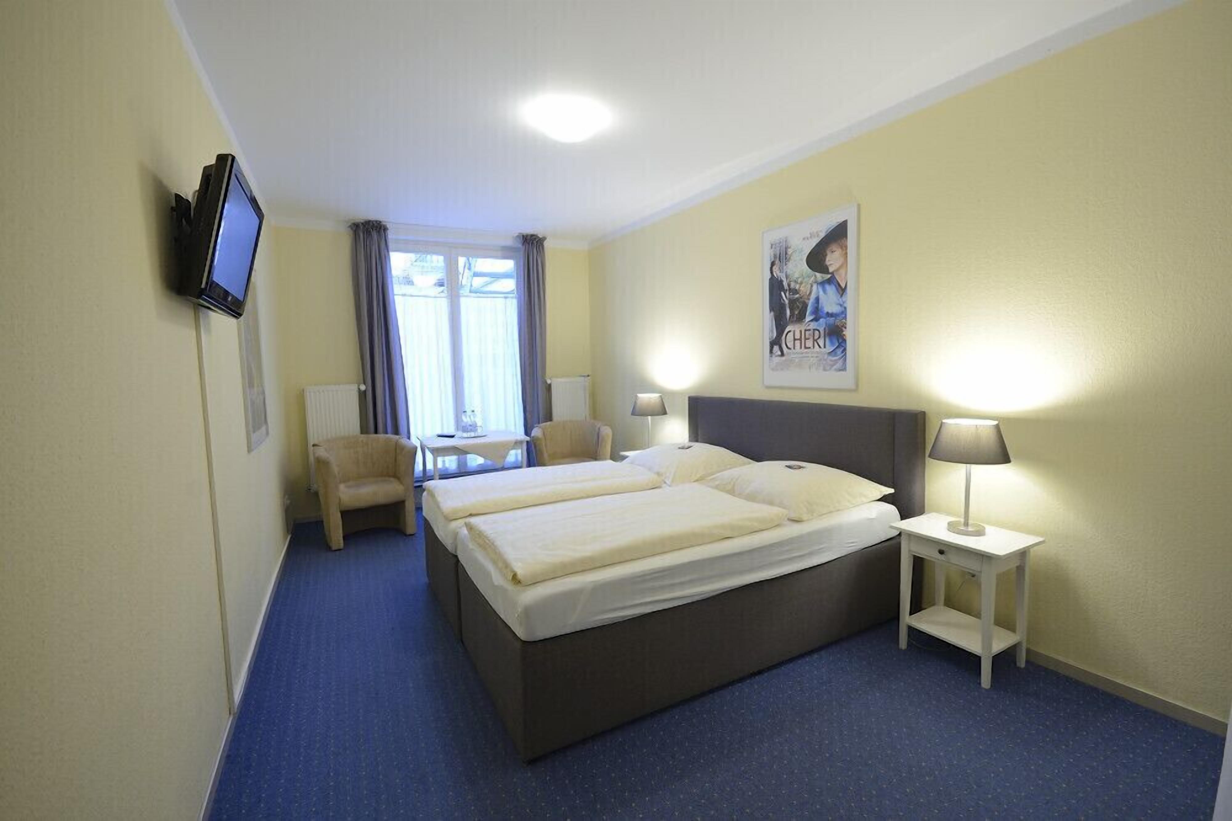 individually decorated, individually furnished, desk, laptop workspace