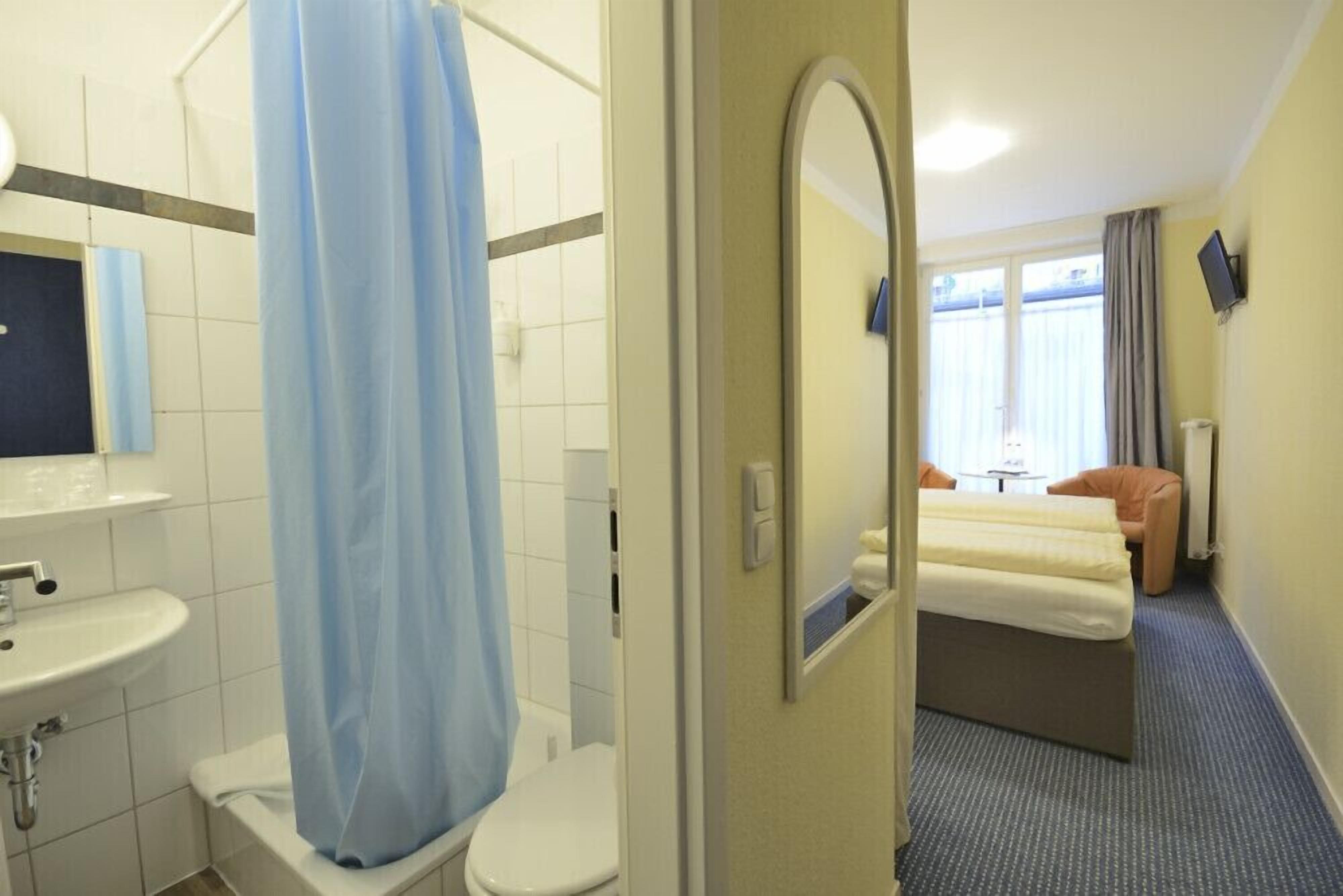 standard double room | individually decorated, individually furnished, desk, laptop workspace