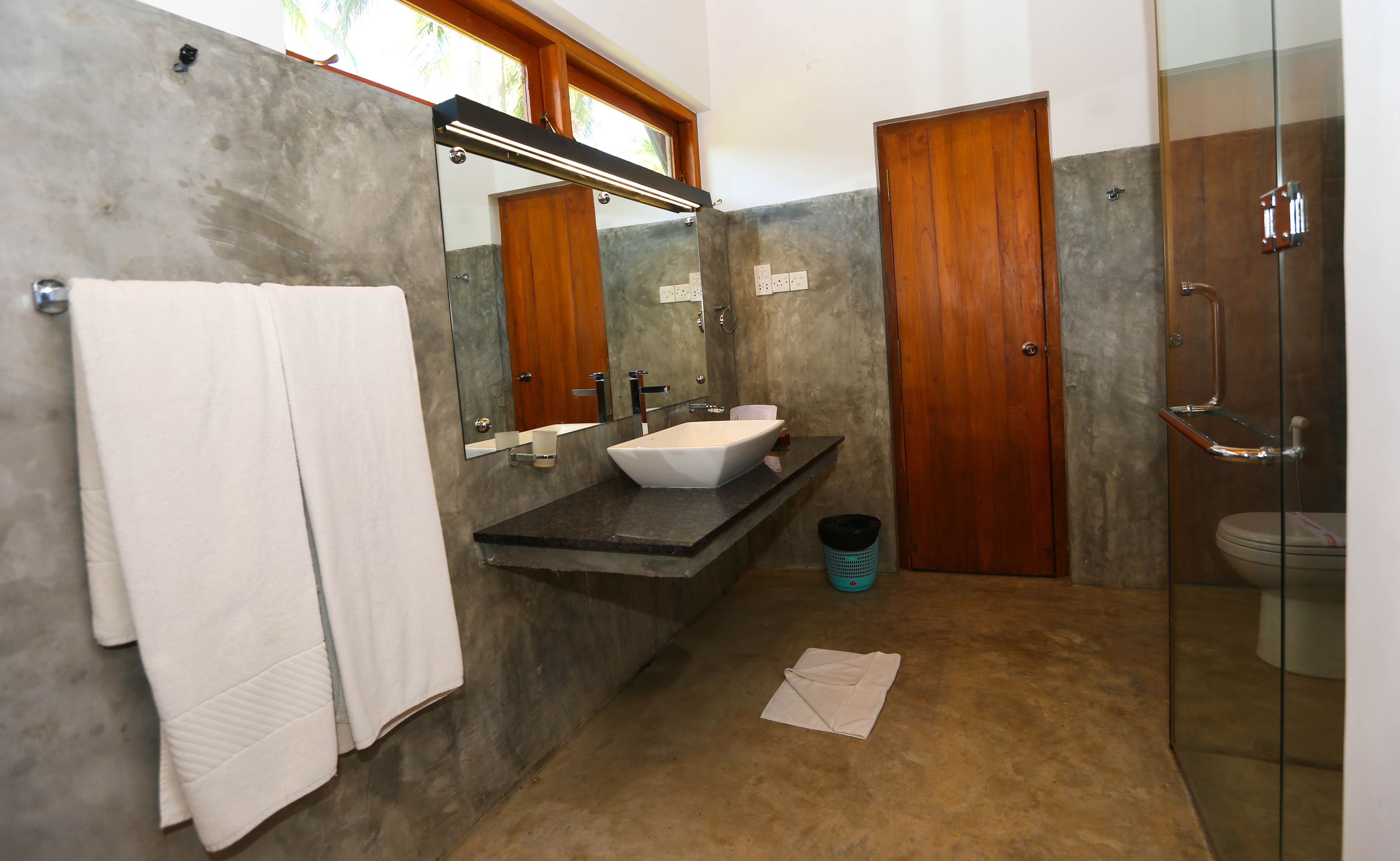 deluxe double room, garden view | premium bedding, free minibar items, in-room safe, desk