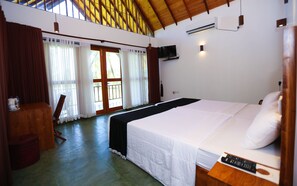 Premium bedding, free minibar items, in-room safe, desk - Thidas Arana (Polonnaruwa)