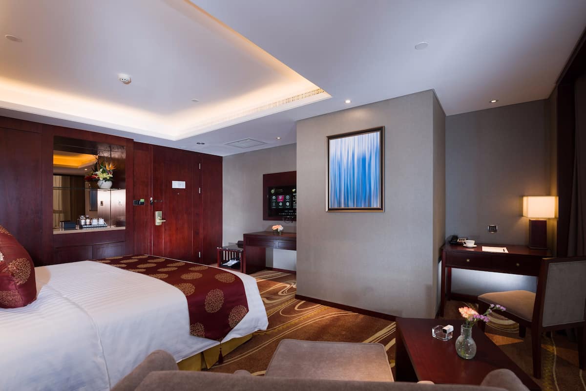Superior-Zimmer, 1 King-Bett, Stadtblick | Hochwertige Bettwaren, Minibar, Zimmersafe, Schreibtisch