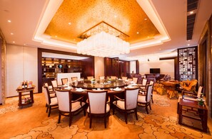 4 Restaurants; Frühstück, Mittagessen und Abendessen werden serviert