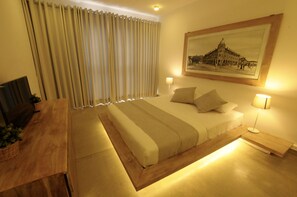 Desk, rollaway beds, free WiFi