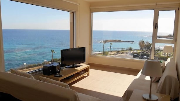 Suite, 2 Bedrooms | Ruang tamu
