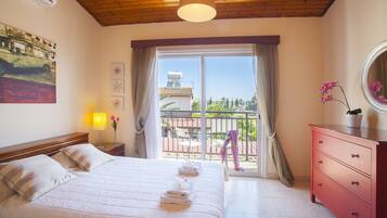 2 bedrooms, iron/ironing board, free cots/infant beds, rollaway beds