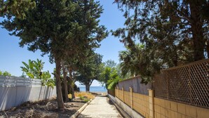 Property grounds - Kiti Beach Villa Marina 43 (Pervolia)