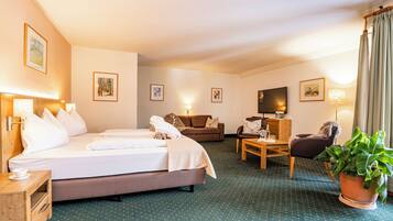 Deluxe Double Room | Hypo-allergenic bedding available, in-room safe, desk, blackout drapes