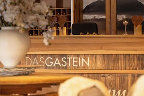 Reception - Hotel Das Gastein - including Alpentherme entrance all year and including "Gasteiner Bergbahnen" during summer season (Bad Hofgastein)