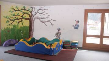 Children’s play area – indoor