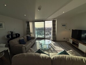 Superior Apartment, 2 Bedrooms, Balcony, River View | Living area | TV, DVD player - Clyde Waterfront Apartments (Glasgow)