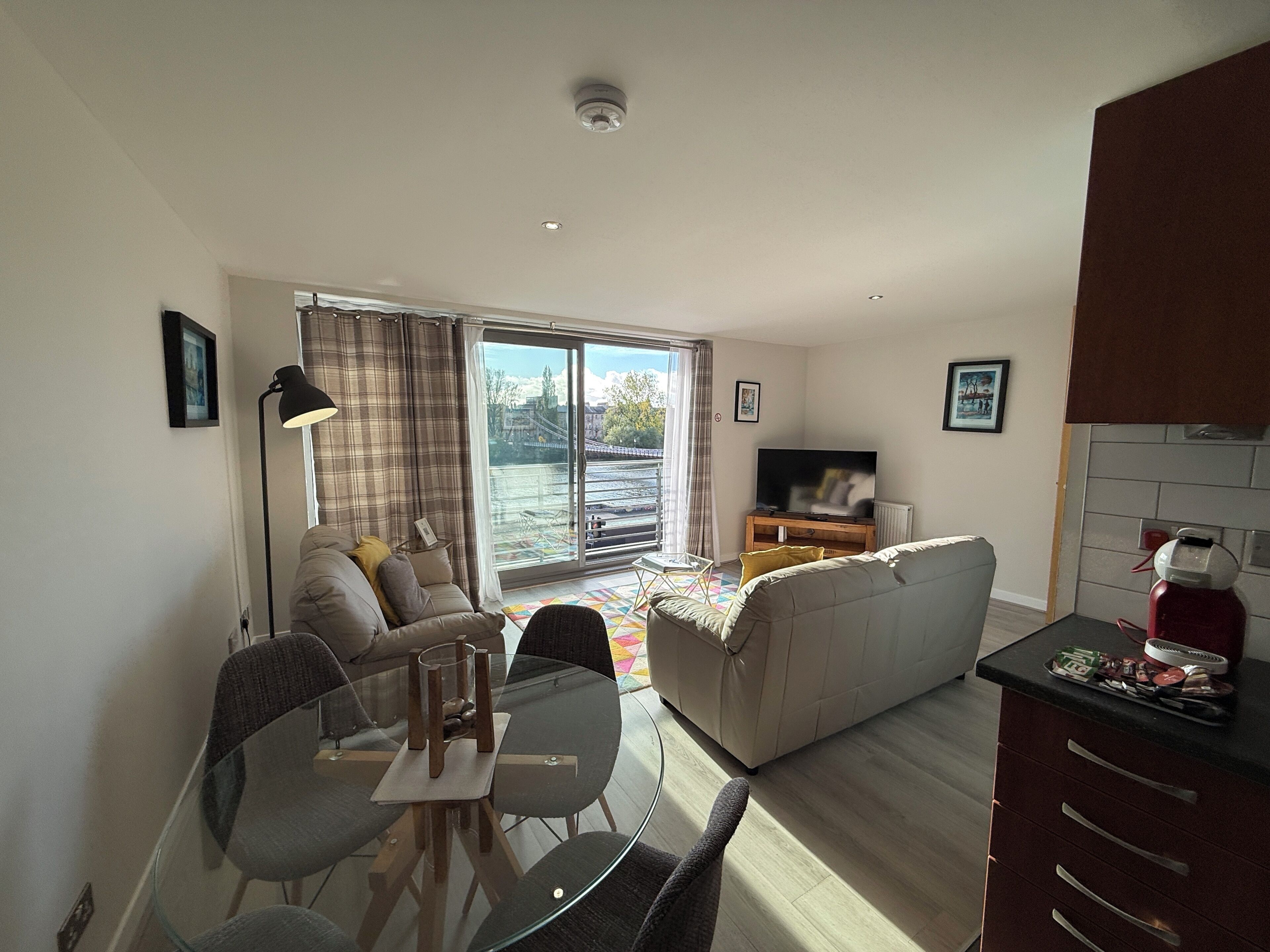 Apartment, 2 Bedrooms, Balcony, River View | In-room dining