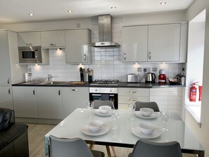 Superior Apartment, 2 Bedrooms, Balcony, River View | Private kitchen