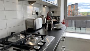 Superior Apartment, 2 Bedrooms, Balcony, River View | Private kitchen | Fridge, microwave, oven, stovetop