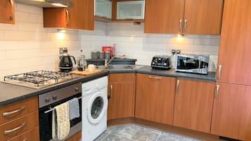 Apartment, 2 Bedrooms, Balcony, River View | Private kitchen | Fridge, microwave, oven, stovetop