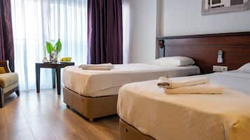 Minibar, in-room safe