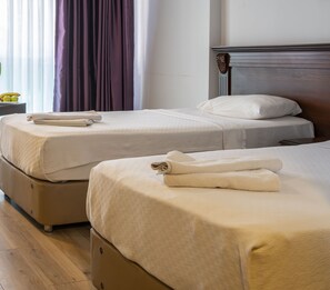 Minibaari, tallelokero huoneessa