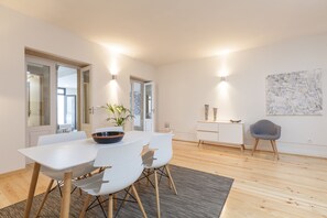 Deluxe Apartment, 2 Bedrooms, Terrace, Garden | In-room dining