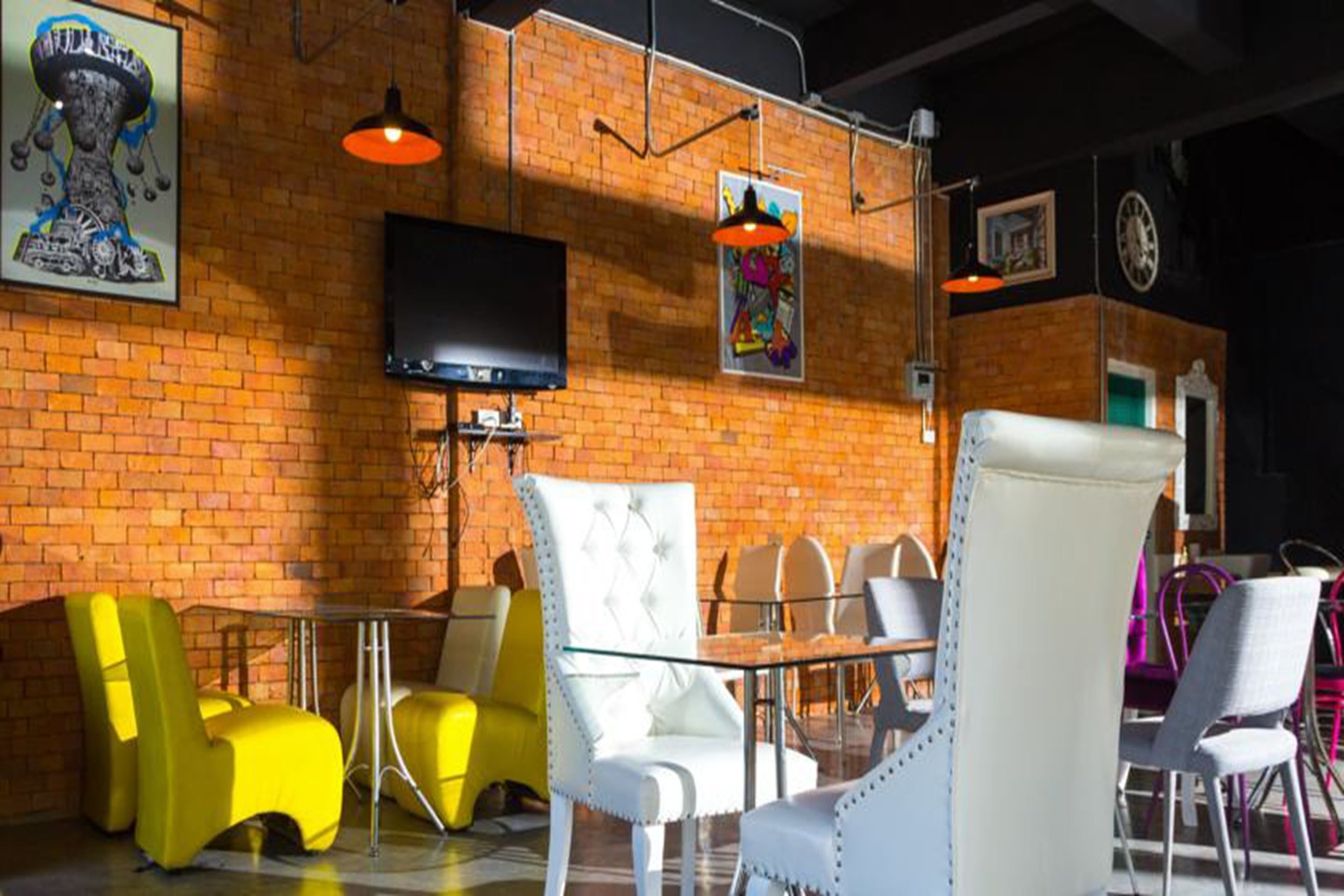 daily buffet breakfast (thb 150 per person)