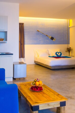 Jacuzzi Suite, 4th Floor | Desk, cots/infant beds, rollaway beds, free WiFi - Chaamaran Boutique Hotel (Cha-am)