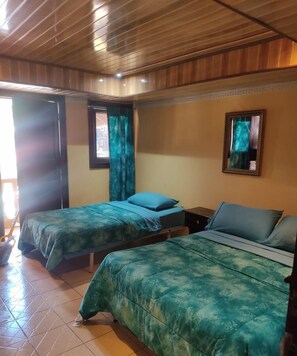 In-room safe, free WiFi, bed sheets - Hostal Boquete (Boquete)