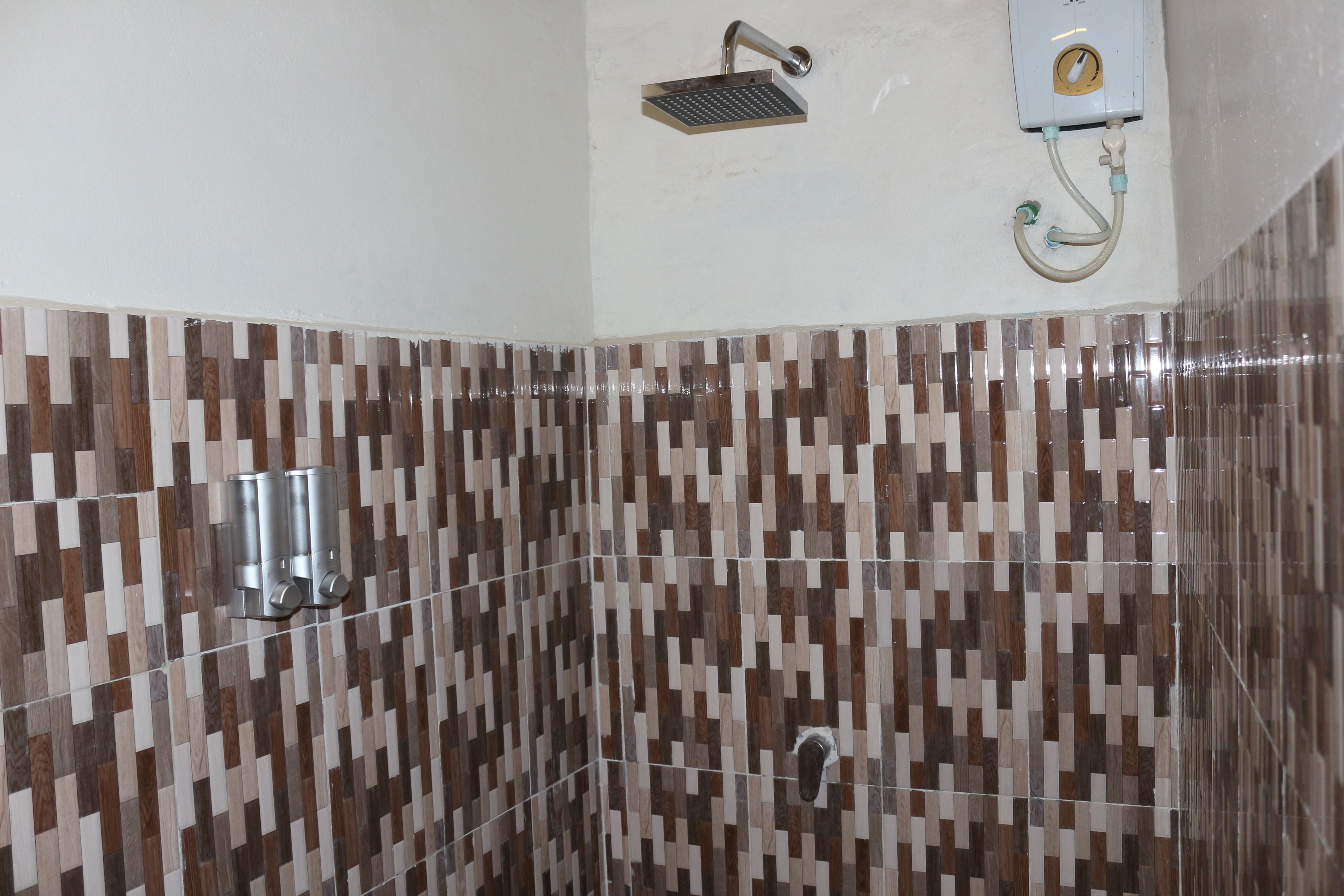 Phòng tập thể Deluxe, nhiều phòng ngủ, phòng tắm dùng chung | Phòng tắm | Đồ dùng nhà tắm miễn phí, máy sấy tóc, dép đi trong nhà 