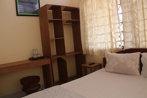 Standard Double Room (Fan) | Desk, free WiFi - Villa Niron - Hostel (Siem Reap)