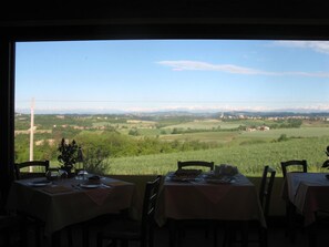 Lunch and dinner served, local cuisine - Il Balcone Sul Monferrato (Tonco)