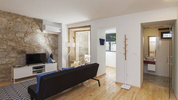 Standard Studio | Living area | Flat-screen TV, pay movies