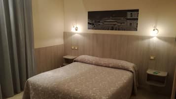 Twin Room, 2 Twin Beds | Desk, free WiFi