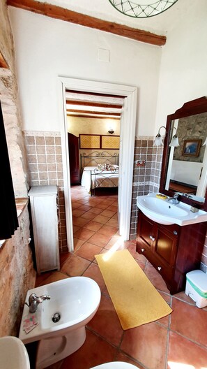 Comfort-Studio, 1 Schlafzimmer, Küche, Gartenblick | Badezimmer | Dusche, kostenlose Toilettenartikel, Haartrockner, Bademäntel