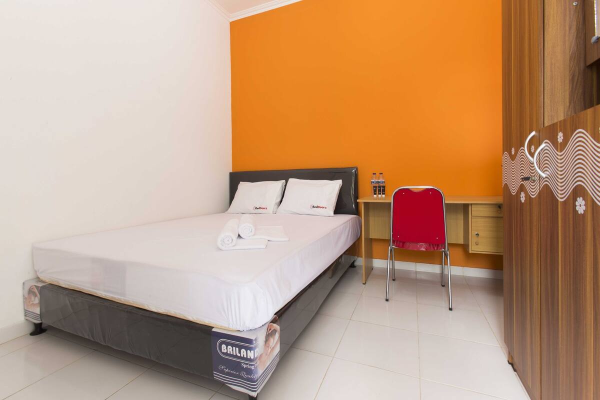 Reddoorz Room