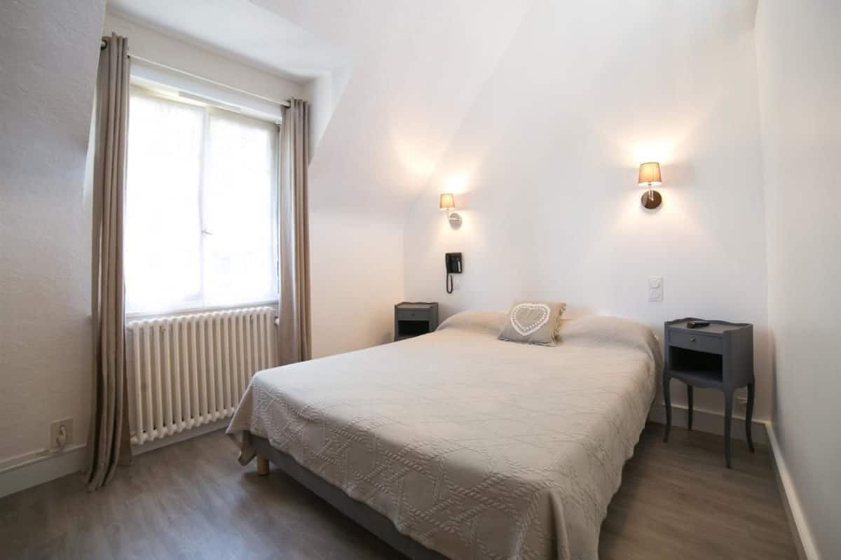 standard double room | desk, soundproofing, iron/ironing board, free wifi