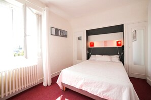 Standard Double Room | Desk, soundproofing, iron/ironing board, free WiFi