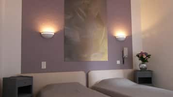 Standard Double Room | Desk, soundproofing, iron/ironing board, free WiFi