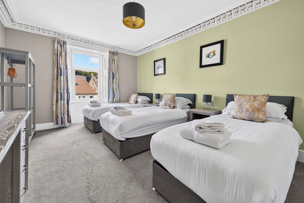 Basic Triple Room | Free WiFi, bed sheets