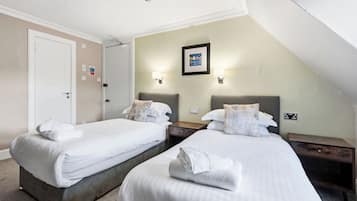 Zweibettzimmer, eigenes Bad | Kostenloses WLAN, Bettwäsche