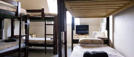 Bunk room for 6 (Private 6 bed Bunk Room) | Free WiFi, bed sheets