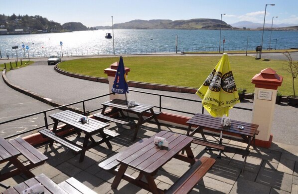 Ayres Family Room, Sea View (Top Floor)  | Terrace/patio - Corran House Guest House & Hostel (Oban)