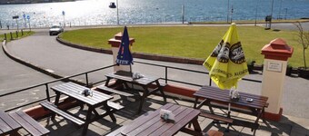 Corran House Guest House & Hostel