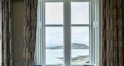 Corran House Guest House & Hostel