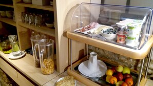 Tägliches kontinentales Frühstück gegen Gebühr