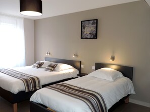 Een bureau, geluiddichte muren, gratis wifi, beddengoed