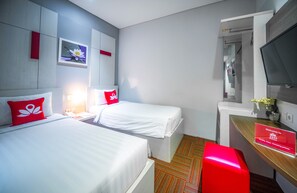Standard Double or Twin Room | In-room safe, desk, iron/ironing board, free WiFi - ZEN Rooms Setiabudi (Jakarta)